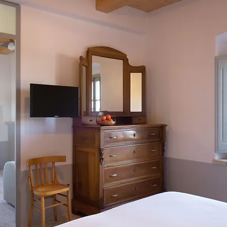 Lantgård I Casali Del Pino