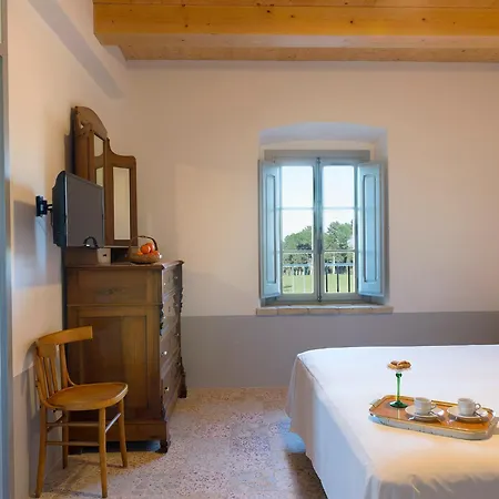 Lantgård I Casali Del Pino