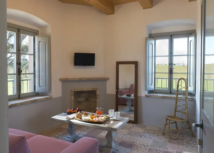 مزرعة للإقامة I Casali Del Pino لا جوستينيانا