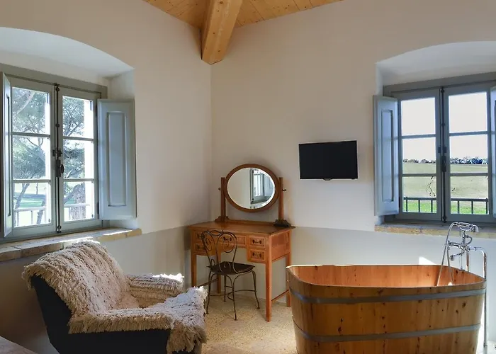 مزرعة للإقامة I Casali Del Pino لا جوستينيانا