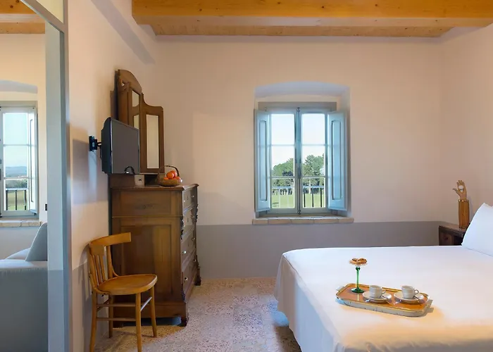 مزرعة للإقامة I Casali Del Pino